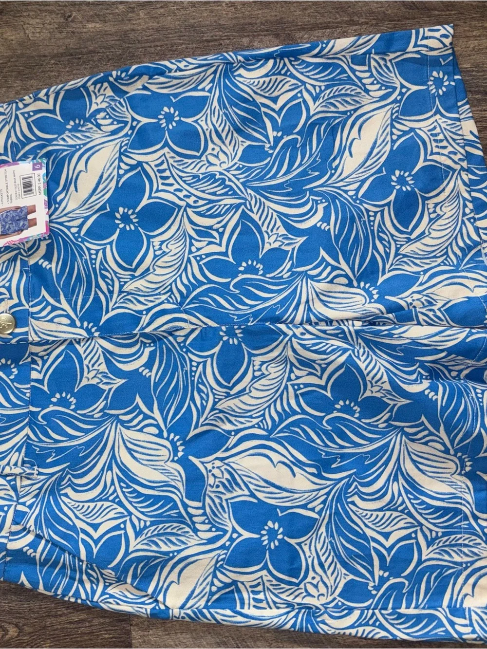 NWT Stella Parker Size 6 Beautiful Floral Print Women's Shorts - Lightweight